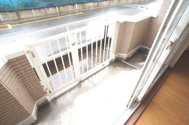 ��ʌ�����s�厚�v���q��V�c�̃A�p�[�g�̃o���R�j�[