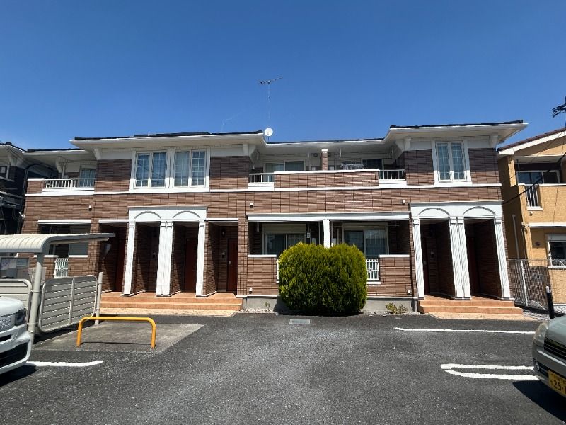 ��ʌ���z�s�厚�V���V�c�̃A�p�[�g�̌����O��