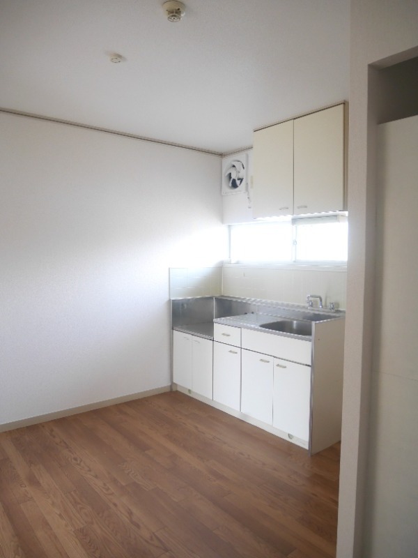 ��ʌ�����s�ܔԒ��̃A�p�[�g�̃L�b�`��