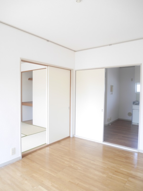 ��ʌ�����s�ܔԒ��̃A�p�[�g�̂��̑������E�X�y�[�X