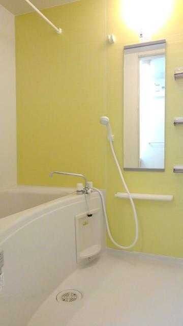 ��ʌ��t�����s�L���Q���ڂ̃A�p�[�g�̃o�X