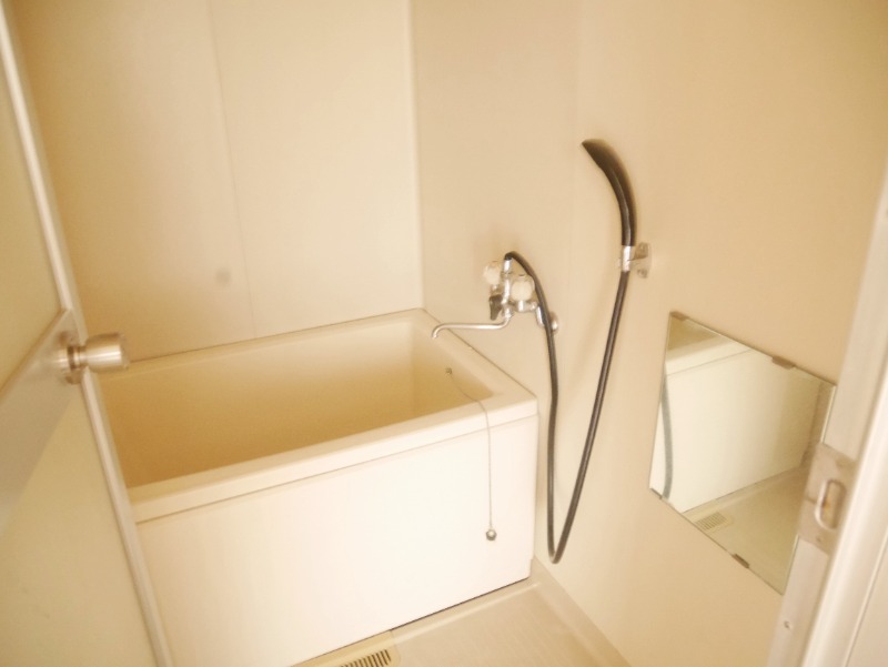 ��ʌ��������܎s��΋�㗢�Q���ڂ̃A�p�[�g�̃o�X