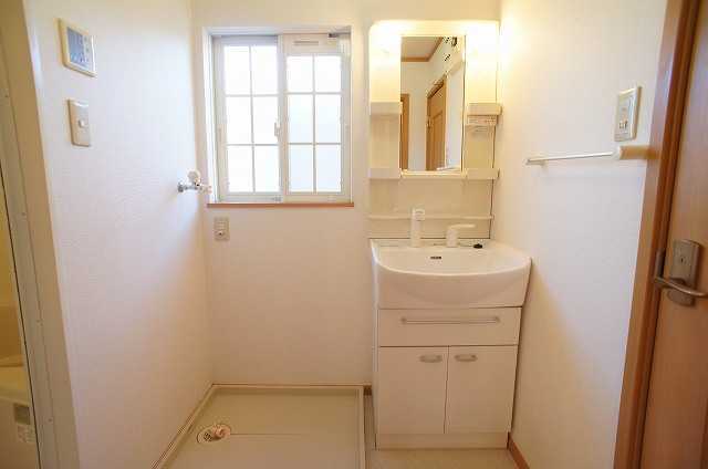 ��ʌ�����s�厚�v���q��V�c�̃A�p�[�g�̐��ʏ�