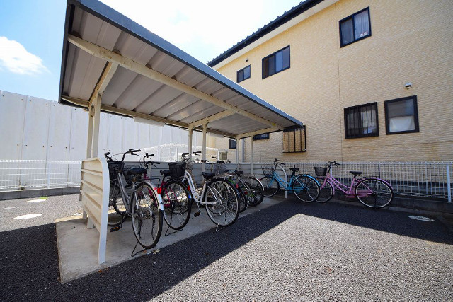 ��ʌ�����s�厚�v���q��V�c�̃A�p�[�g�̂��̑�