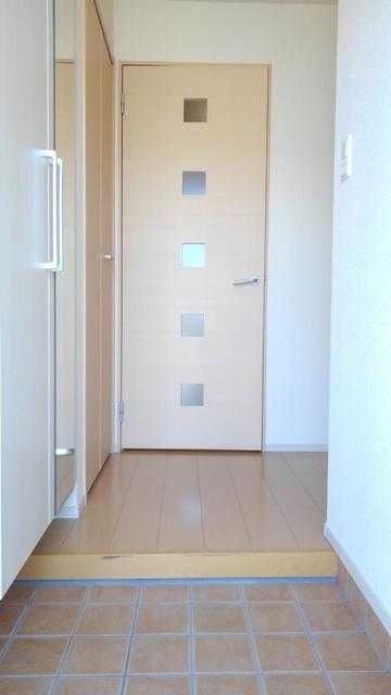 ��ʌ��t�����s�L���Q���ڂ̃A�p�[�g�̌���