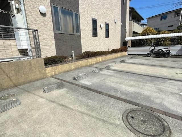 ��ʌ��z�J�s���z�J�T���ڂ̃A�p�[�g�̒��ԏ�