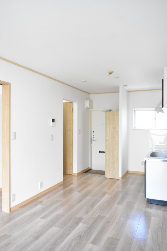 ��ʌ��������܎s��{�擌���Q���ڂ̃A�p�[�g�̋��ԁE���r���O