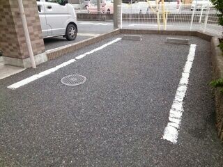 ��ʌ�����s�؂S���ڂ̃}���V�����̒��ԏ�