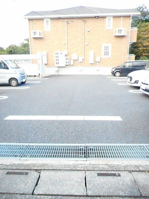 ��ʌ��������܎s��΋�{���P���ڂ̃A�p�[�g�̒��ԏ�