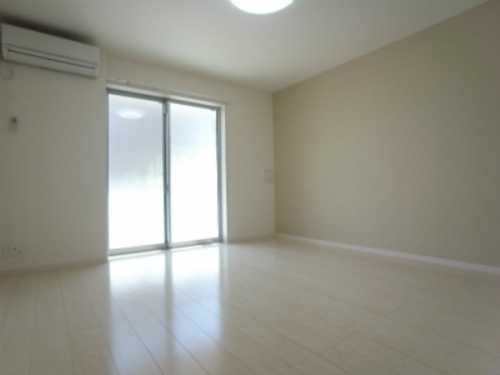 ��ʌ������s�h���Q���ڂ̃}���V�����̋����E���r���O