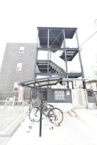 ��ʌ������s�h���Q���ڂ̃}���V�����̃G���g�����X