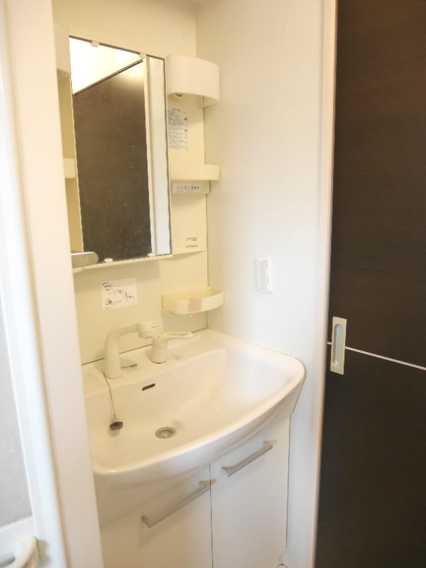 ��ʌ�����s�厚�����̃A�p�[�g�̐��ʏ�