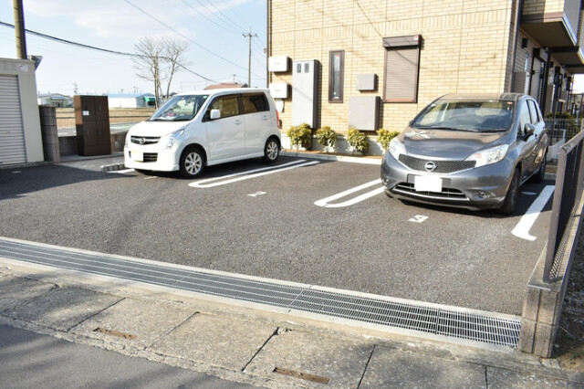 ��ʌ��������܎s����厚���V�n�̃A�p�[�g�̒��ԏ�