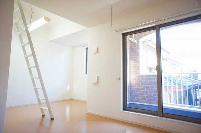 ��ʌ��z�J�s�ԓc�R���ڂ̃A�p�[�g�̋��ԁE���r���O