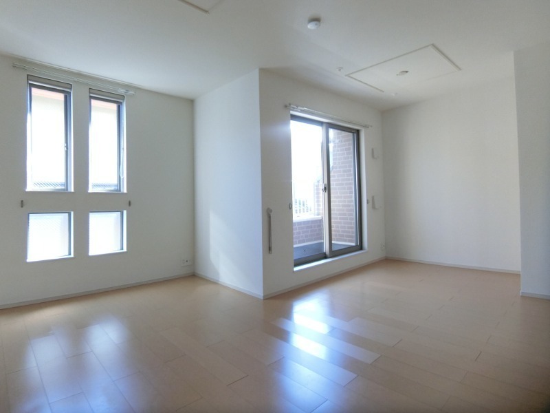 ��ʌ��z�J�s�ԓc�R���ڂ̃A�p�[�g�̋����E���r���O