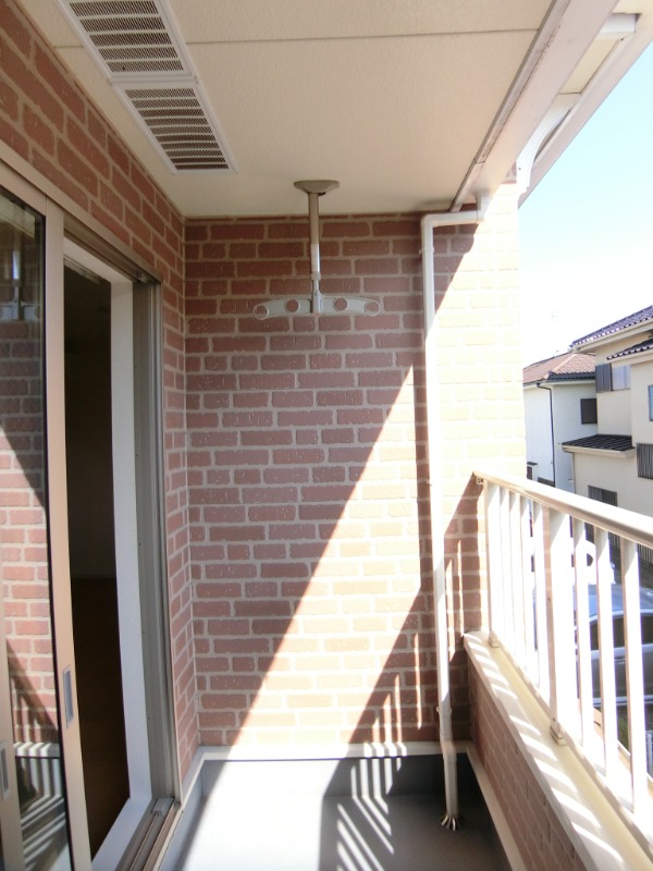 ��ʌ��z�J�s�ԓc�R���ڂ̃A�p�[�g�̃o���R�j�[