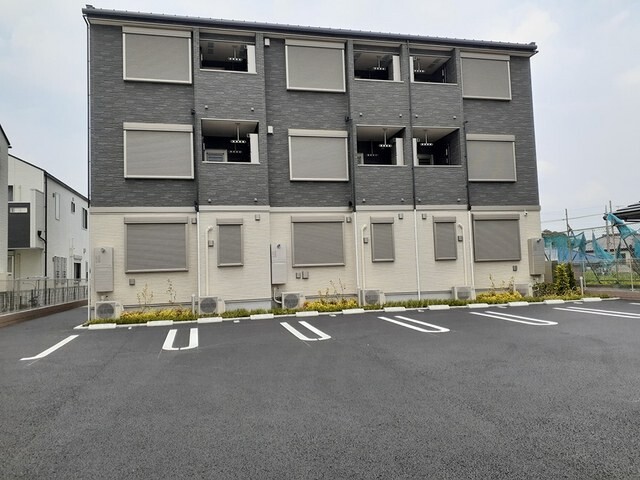 ��ʌ�����s���ԂQ���ڂ̃A�p�[�g�̒��ԏ�