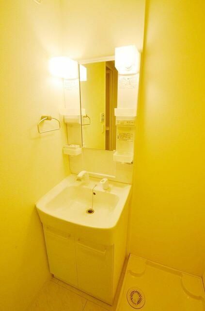 ��ʌ��������܎s��{��O���R���ڂ̃}���V�����̐��ʏ�