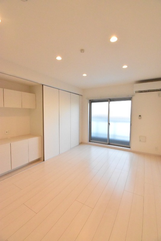 ��ʌ������s�����T���ڂ̃}���V�����̋��ԁE���r���O