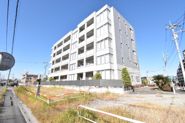 ��ʌ�����s�厚������593-8�̃}���V�����̌����O��