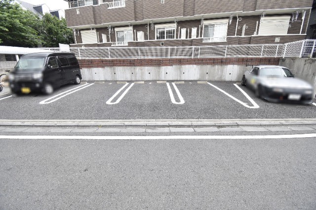 ��ʌ��������܎s�����扺�����S���ڂ̃A�p�[�g�̒��ԏ�