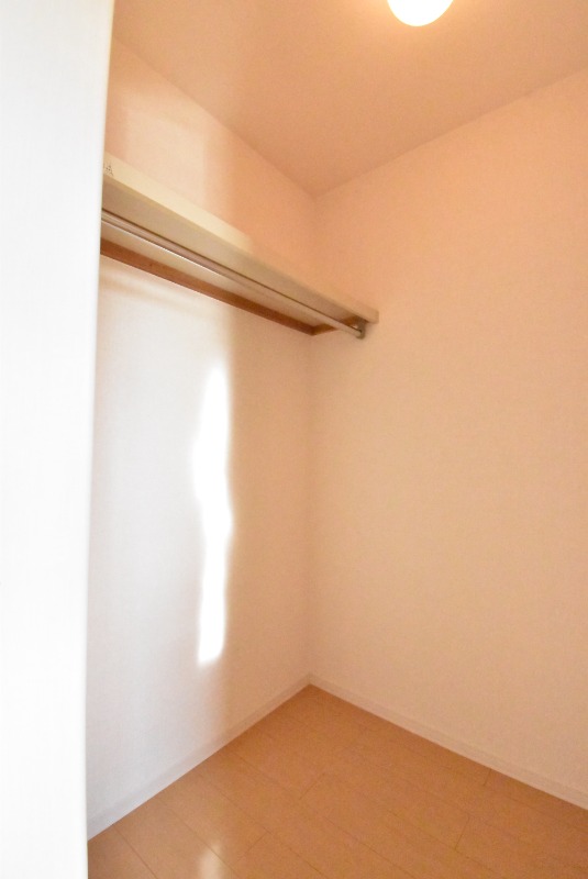 ��ʌ��z�J�s�V�z�J�Q���ڂ̃A�p�[�g�̎��[