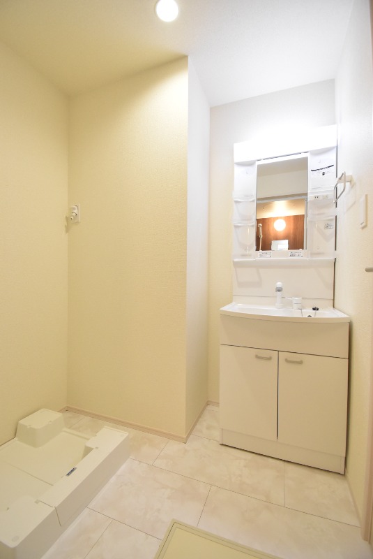 ��ʌ��z�J�s���������̃A�p�[�g�̐��ʏ�