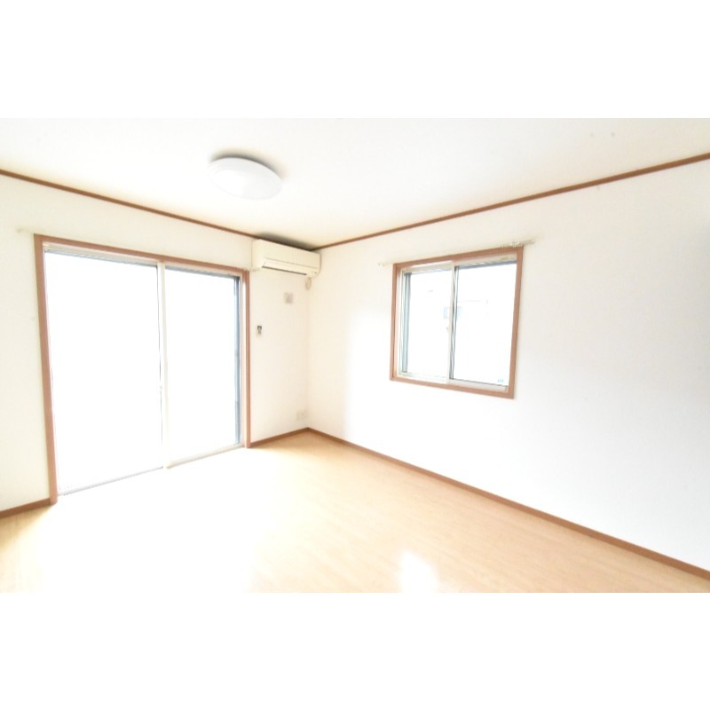 ��ʌ��z�J�s���C�N�^�E���T���ڂ̃A�p�[�g�̋��ԁE���r���O