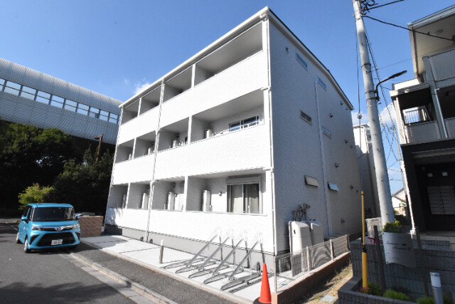 ��ʌ������s�����Q���ڂ̃A�p�[�g�̌����O��