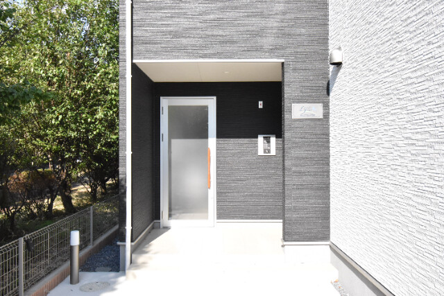 ��ʌ������s�����Q���ڂ̃A�p�[�g�̃G���g�����X