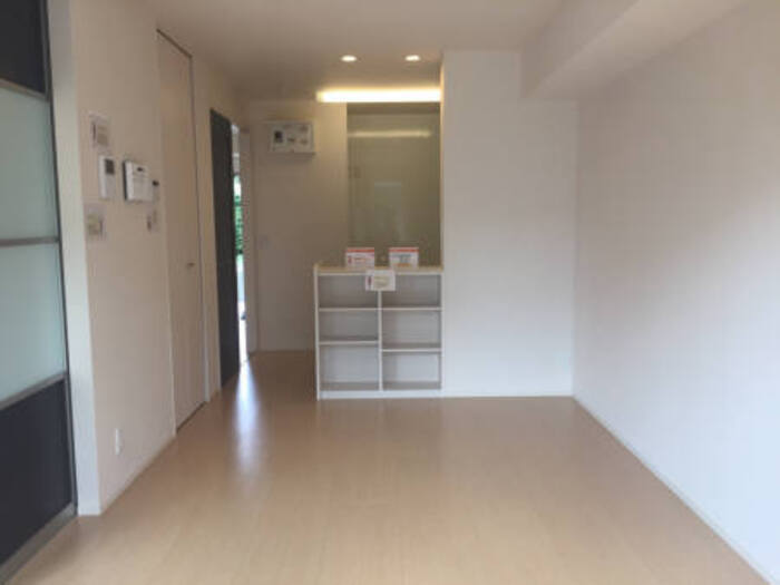 ��ʌ��k�����S�ɓޒ��厚�����̃A�p�[�g�̋��ԁE���r���O