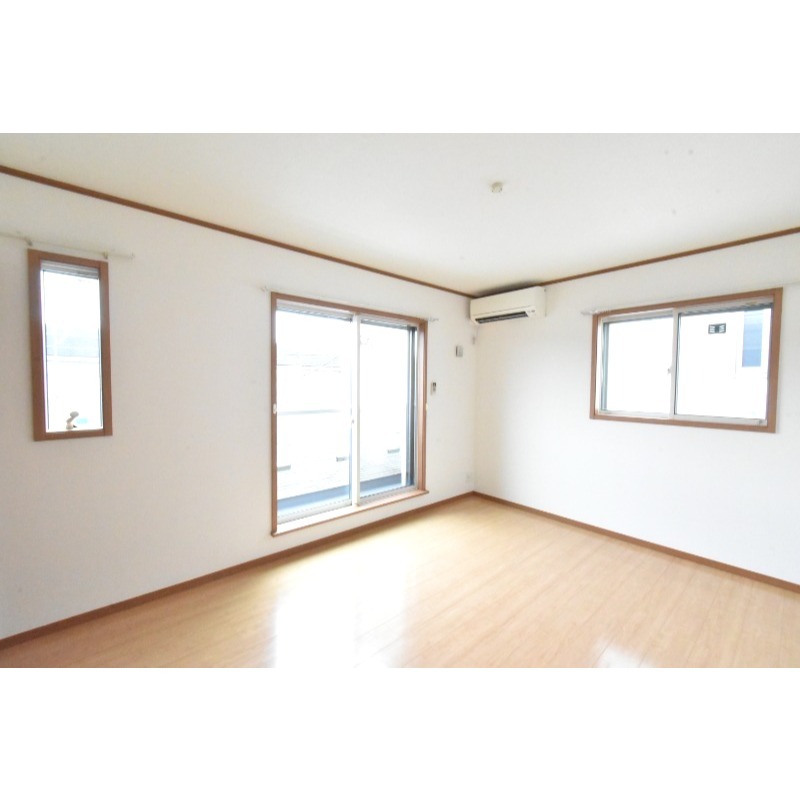 ��ʌ��z�J�s���C�N�^�E���T���ڂ̃A�p�[�g�̎q������