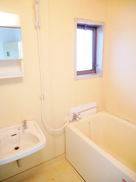 ��ʌ��@�c�s�Β��P���ڂ̃A�p�[�g�̃o�X