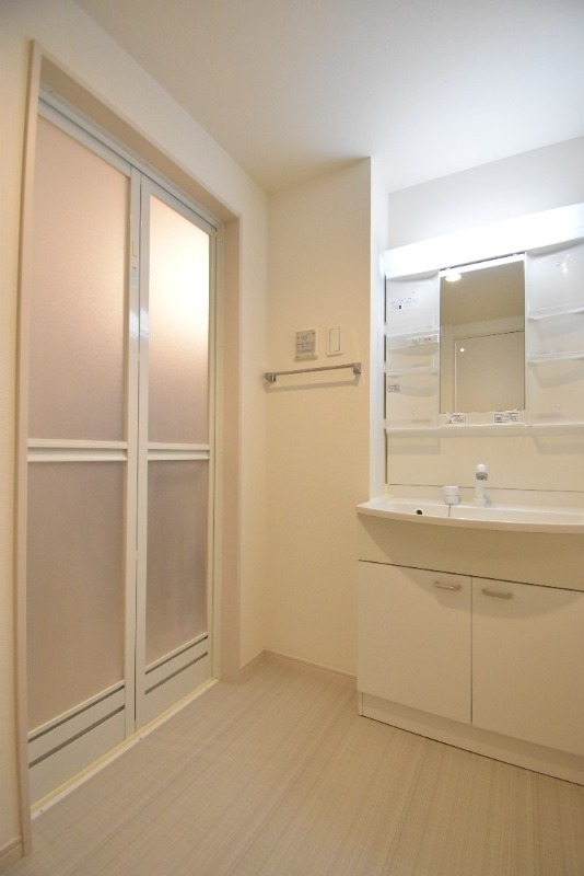 ��ʌ��z�J�s���������̃A�p�[�g�̐��ʏ�