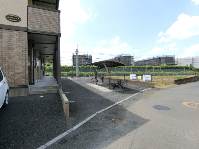 ��ʌ�����s�厚�����̃A�p�[�g�̒��ԏ�