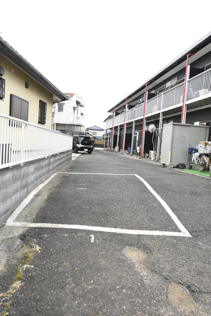 ��ʌ��@�c�s�Β��P���ڂ̃A�p�[�g�̒��ԏ�