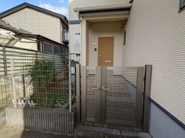 ��ʌ��������܎s�k����i���P���ڂ̃e���X�n�E�X�̃G���g�����X