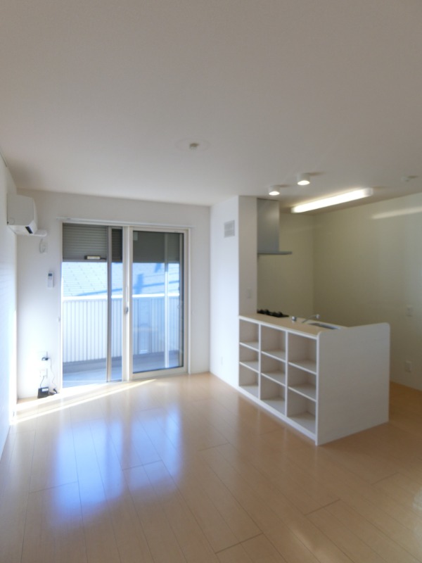 ��ʌ�����s�厚���s�̃A�p�[�g�̋����E���r���O