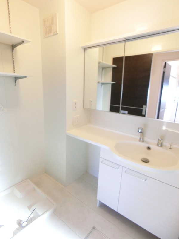 ��ʌ�����s�厚���s�̃A�p�[�g�̐��ʏ�