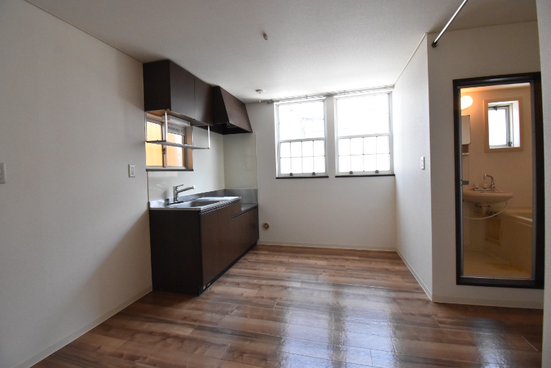 ��ʌ��������܎s�΋擌�Y�a�V���ڂ̃A�p�[�g�̋��ԁE���r���O