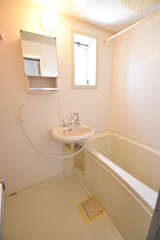 ��ʌ��������܎s�΋擌�Y�a�V���ڂ̃A�p�[�g�̃o�X