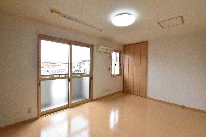 ��ʌ�����s�k����P���ڂ̃A�p�[�g�̋��ԁE���r���O