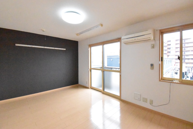 ��ʌ�����s�k����P���ڂ̃A�p�[�g�̋��ԁE���r���O