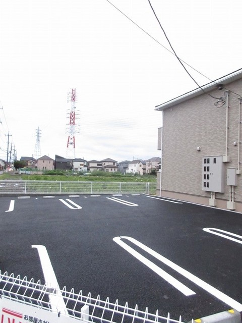 ��ʌ��z�J�s�{�{���T���ڂ̃A�p�[�g�̒��ԏ�