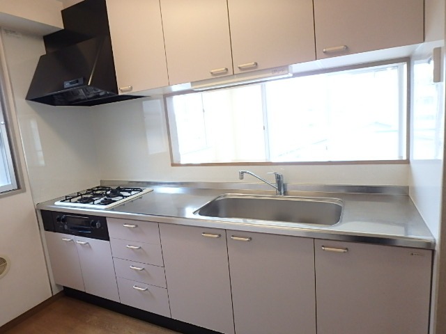 ��ʌ��������܎s��{��V�����P���ڂ̃}���V�����̃L�b�`��