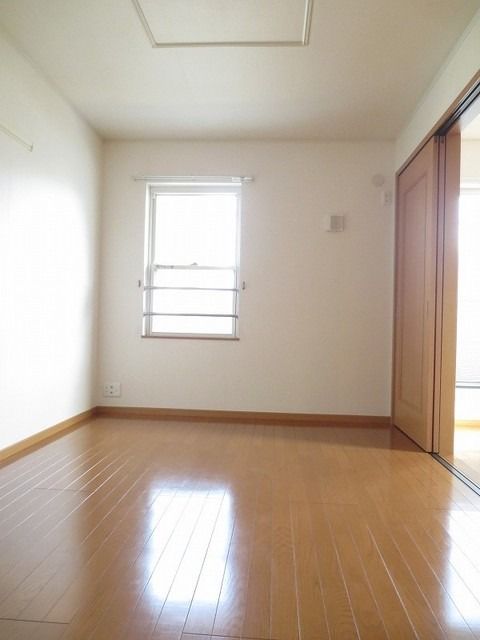 ��ʌ��������܎s��΋���q�T���ڂ̃A�p�[�g�̂��̑������E�X�y�[�X