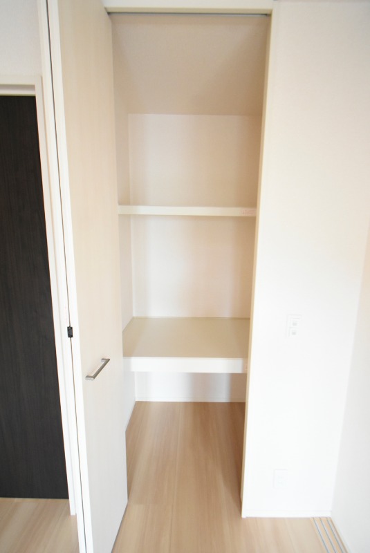 ��ʌ�����s�厚�ΐ_�̃A�p�[�g�̎��[