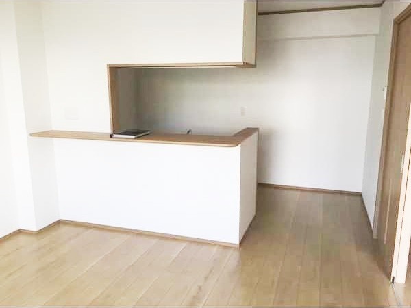 ��ʌ��k�����S�ɓޒ������Q���ڂ̃A�p�[�g�̋��ԁE���r���O