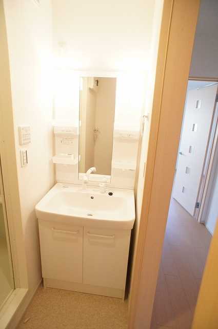 ��ʌ��������܎s�΋�厚���̃A�p�[�g�̐��ʏ�