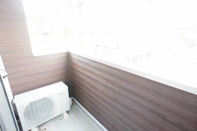 ��ʌ��������܎s�΋�厚���̃A�p�[�g�̃o���R�j�[